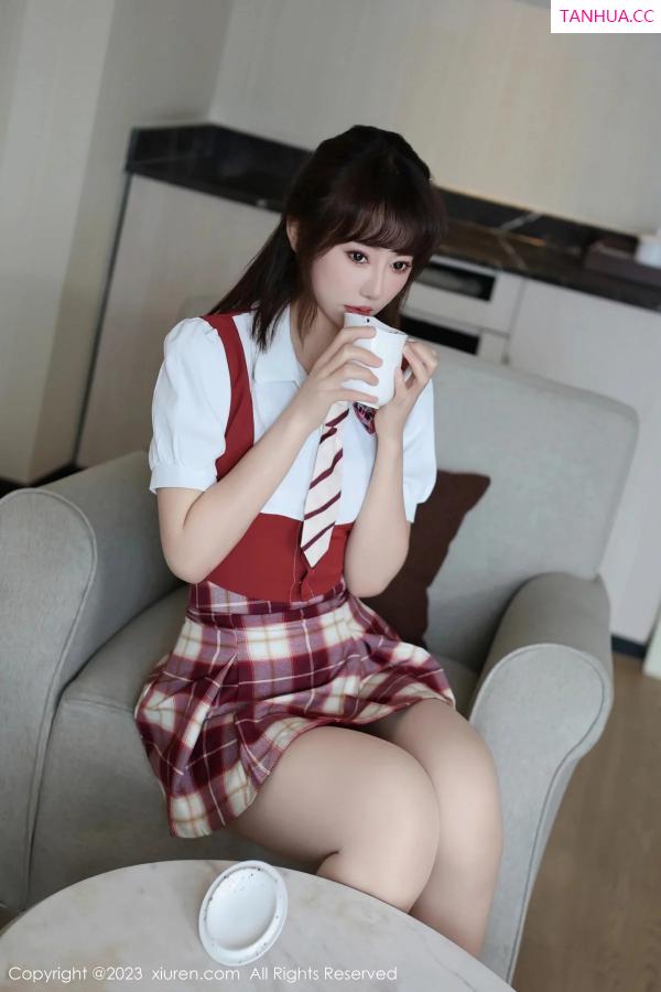   [XiuRen]高清写真图 2023.12.22 No.7851 金tiao 制服美腿第23张图片